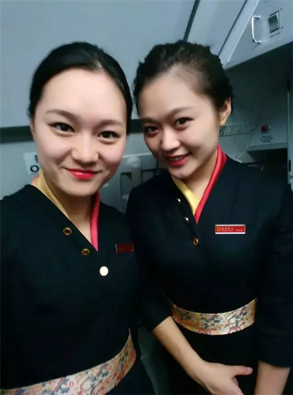 成都航空空乘.jpg