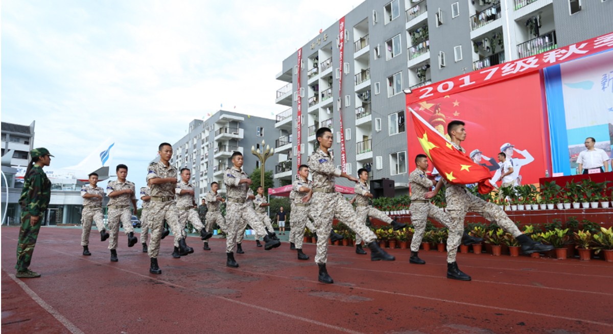 成都机电工程学校运动场跑道