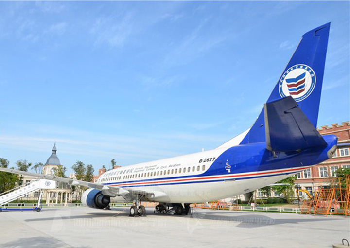 四川西南航空职业学院波音737-300教学飞机
