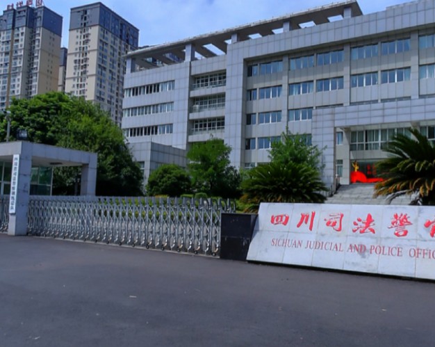 学校大门