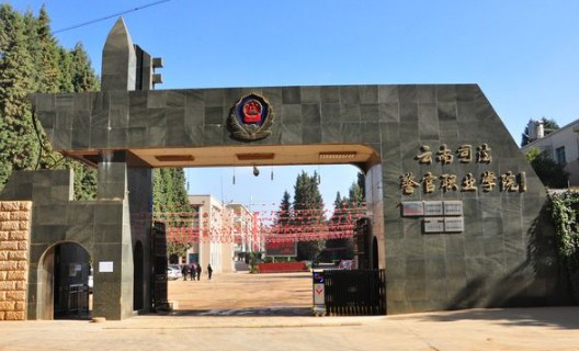 学校大门