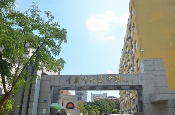 北校门