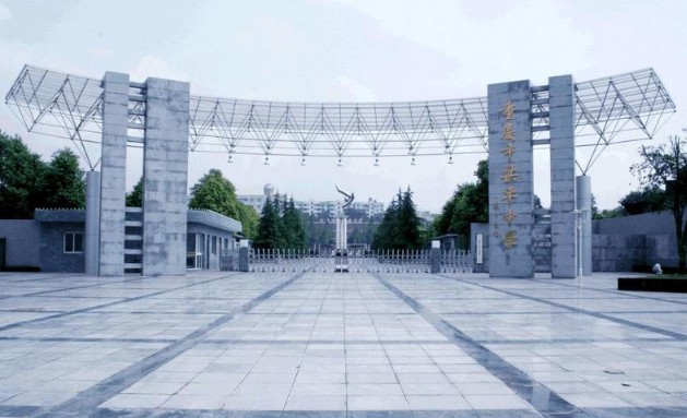 学校大门